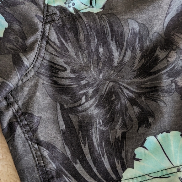 Hurley Toddler Swim Trunks. Tropical Flower Print. Black. Size 2T - Picture 4 of 6